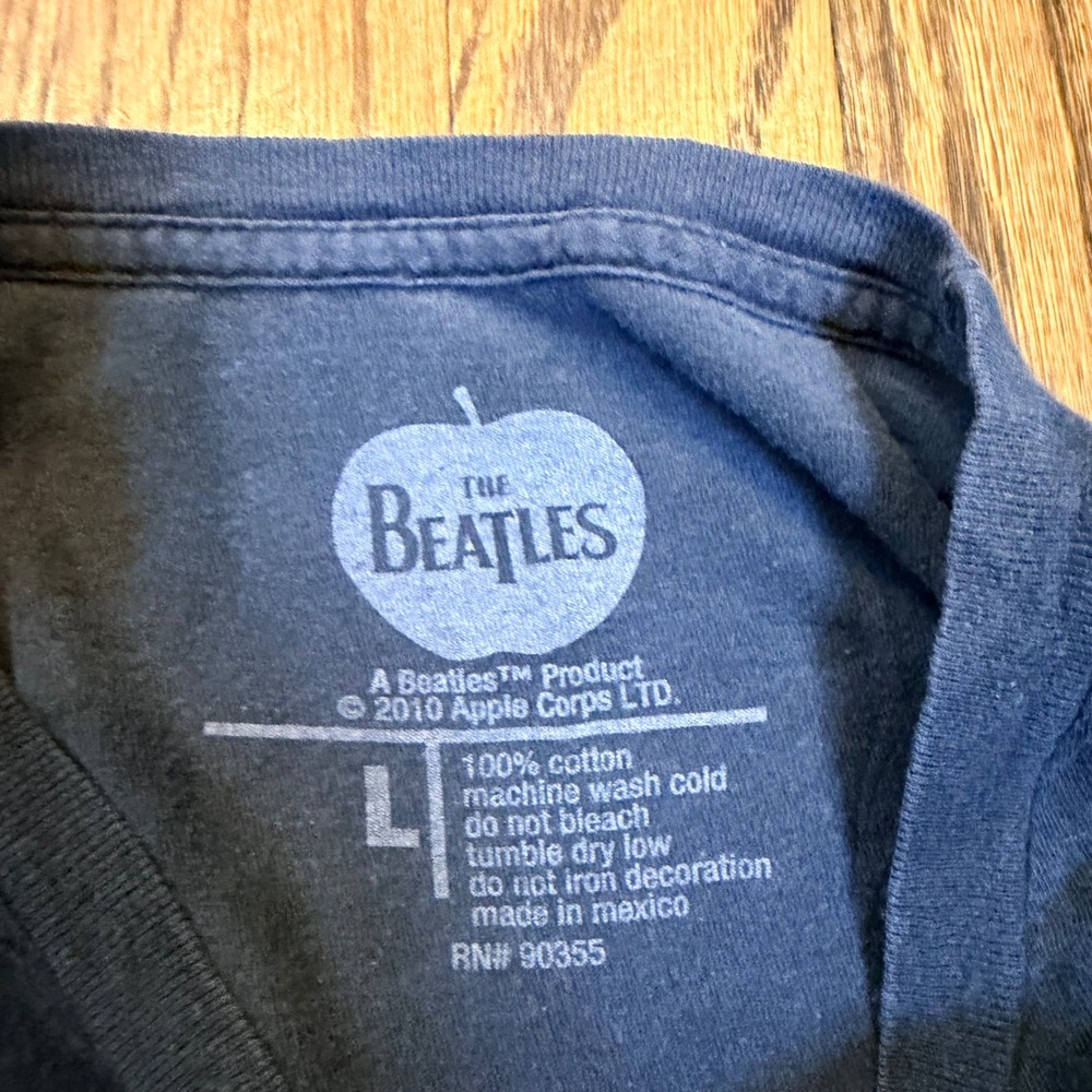 The Beatles 2010 Apple Corps Graphic T-Shirt Band Size L‎ Black Fade Soft Cotton - Picture 3 of 7